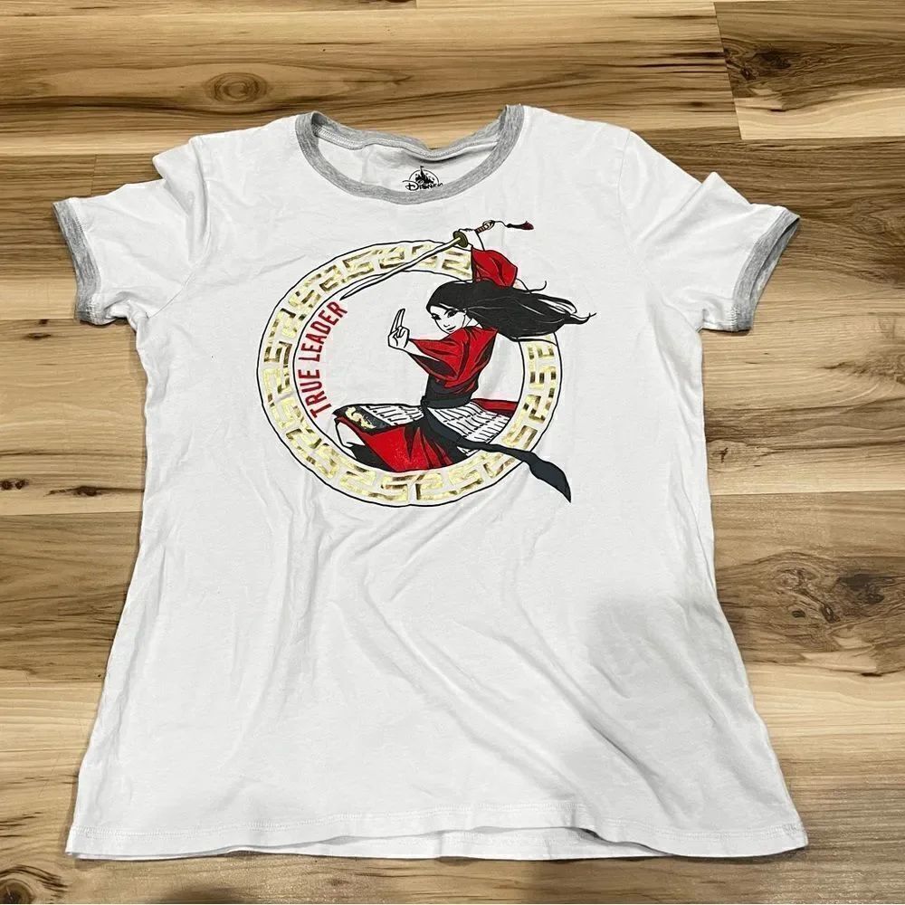 Disney Parks Mulan Graphic Tee Women’s Large